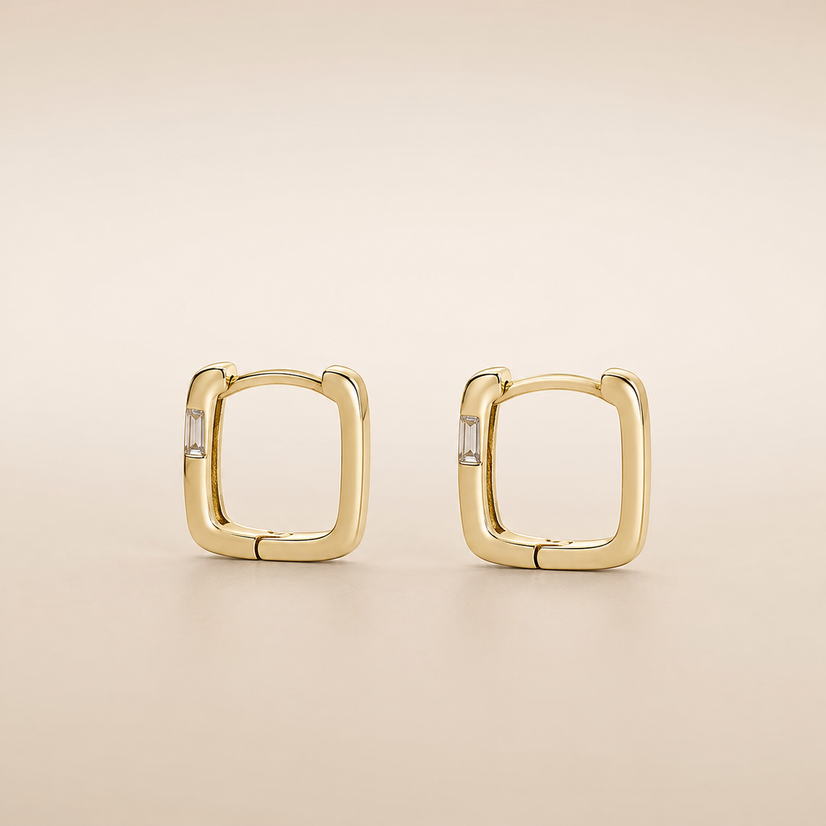 Vervit Gold Mini Hoop Earrings for Women – 18K Gold-Plated 316L Stainless Steel